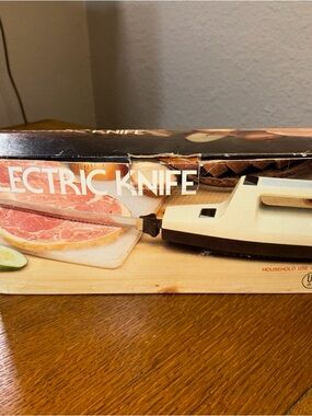 Electric Carving Knife - Cream and Brown Electric Slicing Knife